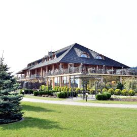 Hotel Świętokrzyski Dwór，位于新斯武皮亚的酒店