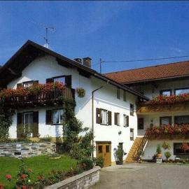 Gästehaus Zoller - Rettenberg im Allgäu，位于雷滕贝格的酒店