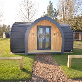 Camping Pods, Carlton Meres Holiday Park，位于Rendham的酒店