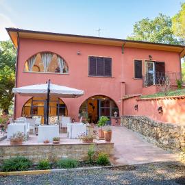 Podere San Filippo B&B-Apartment-Pet Friendly-Bike Friendly，位于比博纳的酒店