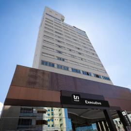 Tri Hotel Executive Brusque,位于布吕斯克的酒店