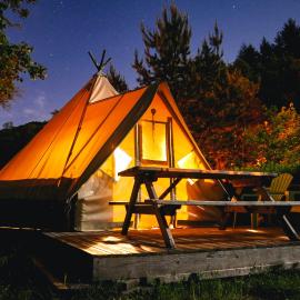 Camping Le Canada-Insolite，位于希尼的酒店