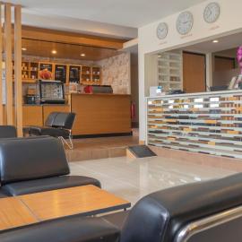 d'primahotel Airport Jakarta Terminal 1A，位于当格浪的酒店