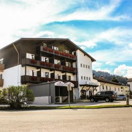 Hotel Alpenland，位于瓦滕斯的酒店