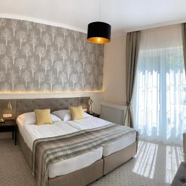 Villa Medici Hotel & Restaurant，位于维斯普雷姆的酒店