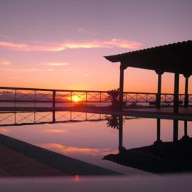 CERCADO DEL MEDIO, CHALET con PISCINA PRIVADA，位于阿德耶的酒店