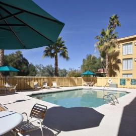La Quinta Inn by Wyndham Phoenix Sky Harbor Airport，位于坦培的酒店
