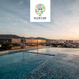 NIZA FIVE Luxury Beach Apartments，位于巴亚尔塔港的酒店