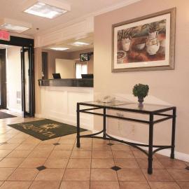 La Quinta Inn by Wyndham Detroit Canton，位于坎顿的酒店