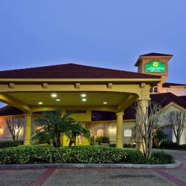 La Quinta by Wyndham USF (Near Busch Gardens)，位于坦帕的酒店