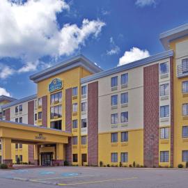 La Quinta by Wyndham Elkview - Charleston NE，位于Elkview的酒店