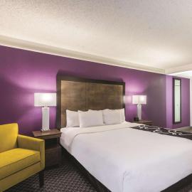 La Quinta by Wyndham Cincinnati Sharonville,位于沙伦维尔的酒店