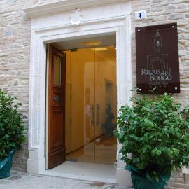 Relais Del Borgo Hotel & Spa 4 Stelle，位于Staffolo的酒店