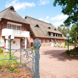 Amethyst Hotel Garni Lüneburg Inklusive Parkplatz，位于吕讷堡的酒店