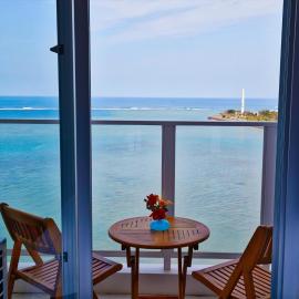 Beach Front Tower Mihama by DSH，位于北谷町的酒店