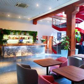 Hotel Fabrik，位于乌马内斯-德马德里的酒店