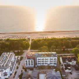Strandhotel Heringsdorf mit Soleaußenpool 30 Grad，位于黑灵斯多夫的酒店