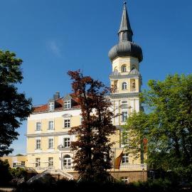 Hotel Schloss Schwarzenfeld,位于施瓦岑费尔德的酒店