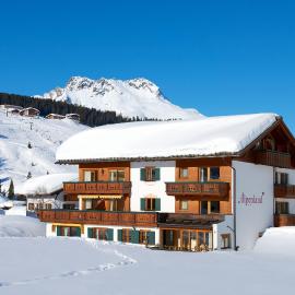 Alpenland - das feine Kleine, zentral und ruhig mit modernem Wellnessbereich,位于莱赫阿尔贝格的酒店