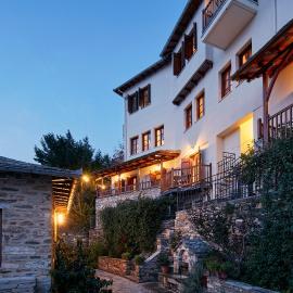 Hotel Dryades and Spa，位于阿伊埃斯拉伦蒂欧斯的酒店