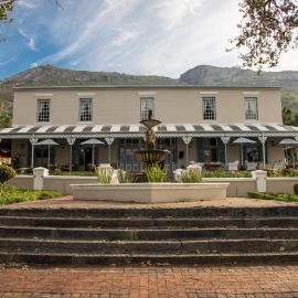 Pontac Manor Hotel & Restaurant，位于帕尔的酒店