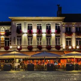 Grand Cafe Hotel de Bourgondier，位于贝亨奥普佐姆的酒店