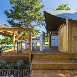 Kamp Romantik - glamping，位于拉宾的酒店