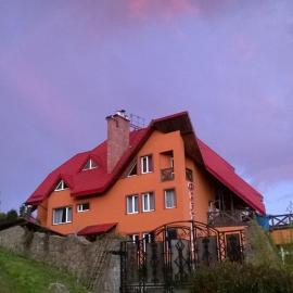 Hotel Fortetsya，位于斯拉夫西克的酒店
