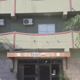 Hotel Confort，位于圣地亚哥-德尔埃斯特罗的酒店