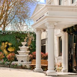 Grand Sapphire Hotel & Banqueting，位于克罗伊登的酒店