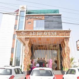 HOTEL JD HEAVENS,位于Jhajjar的酒店