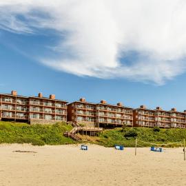 Hallmark Resort in Cannon Beach，位于卡农海滩的酒店