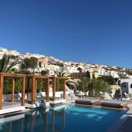 Callia Retreat Suites - Adults Only，位于费拉的酒店