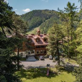 Hotel Batory，位于什恰夫尼察的酒店