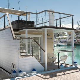 Portoverde Luxury Houseboat，位于米萨诺阿德里亚蒂科的酒店