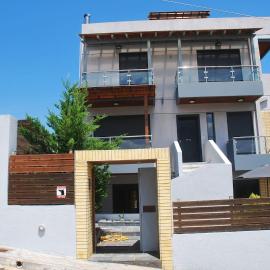 T&A Apartment,near the sea.，位于马拉松的酒店