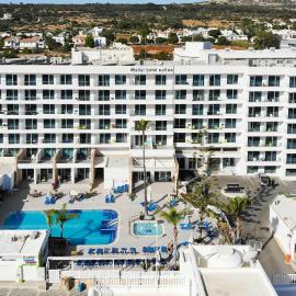 Melini Hotel Suites，位于普罗塔拉斯的酒店