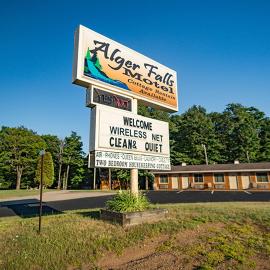 Alger Falls Motel，位于缪尼辛的酒店