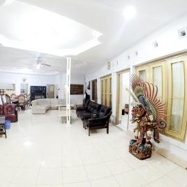 With Friends Homestay Jogja，位于日惹的酒店
