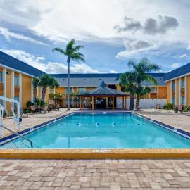 Quality Inn & Suites Heritage Park，位于基西米的酒店