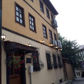 Lena Central Flats，位于伯萨的酒店