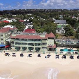 Coral Mist Beach Hotel，位于布里奇敦的酒店