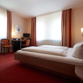 Hotel Gasthof König Karl，位于弗罗伊登施塔特的酒店