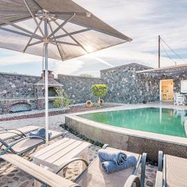 Klimata House - Private Jacuzzi Pool & BBQ Villa，位于维查德的酒店