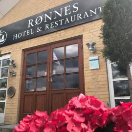 Rønnes Hotel，位于菲耶里茨莱乌的酒店