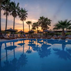 Argiri Resort Hotel & Apartments，位于卡尔扎迈纳的酒店