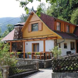 Ferienhaus Bauer，位于Trattenbach的酒店