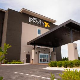 HOTEL PRYOR,位于Pryor的酒店