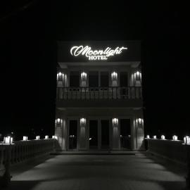 Moonlight Hotel,位于基希讷乌的酒店