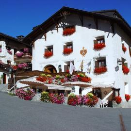Relais & Châteaux Schlosshotel Chastè - Scuol Tarasp，位于塔拉斯普的酒店